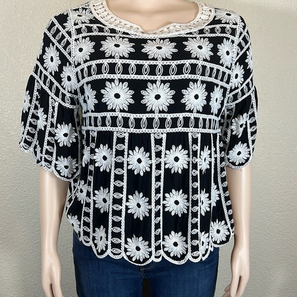 Indigo Poppy Embroidered Scallop 3/4 sleeve Top, black and white